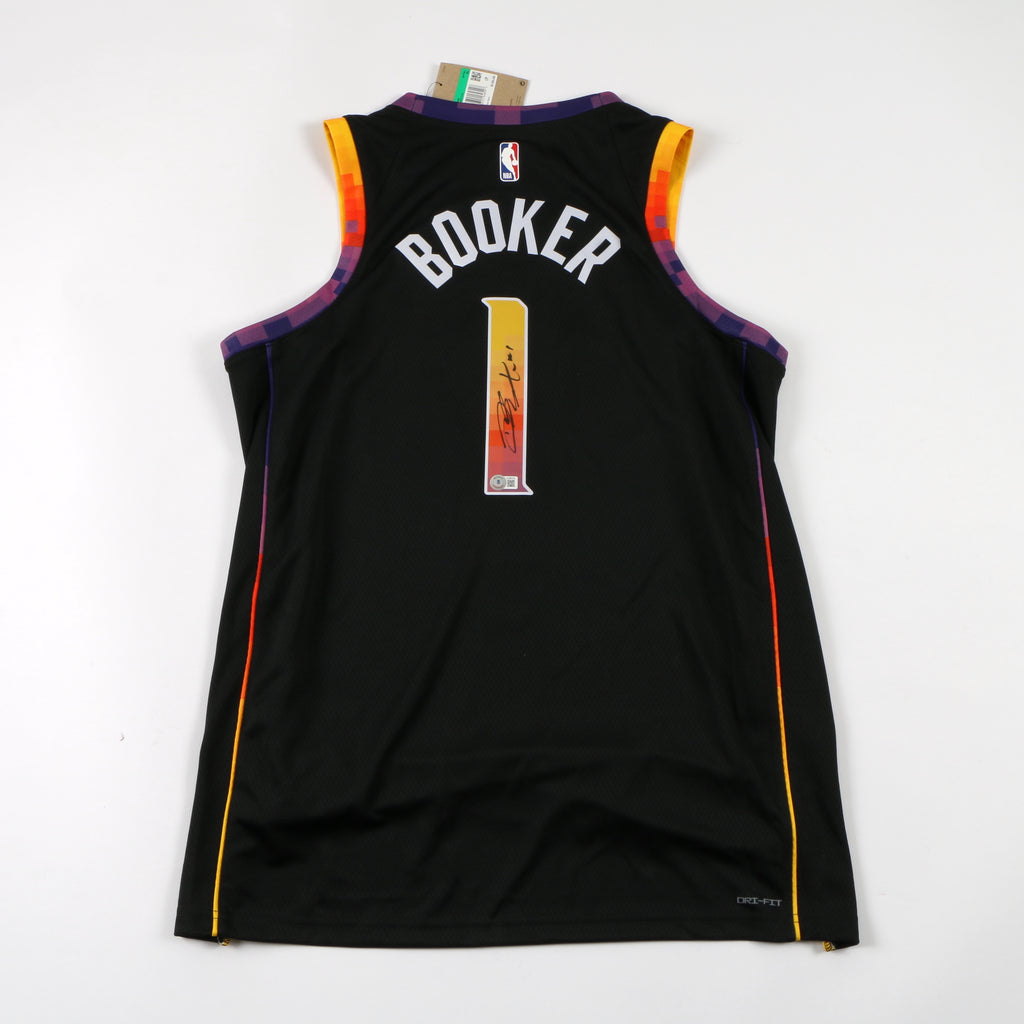 Booker sending tickets, signed jersey to 'Suns in 4' fan