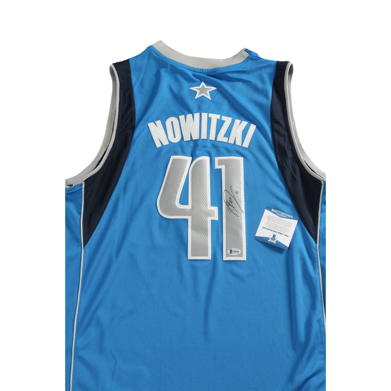 Mavericks Dirk Nowitzki framed jersey
